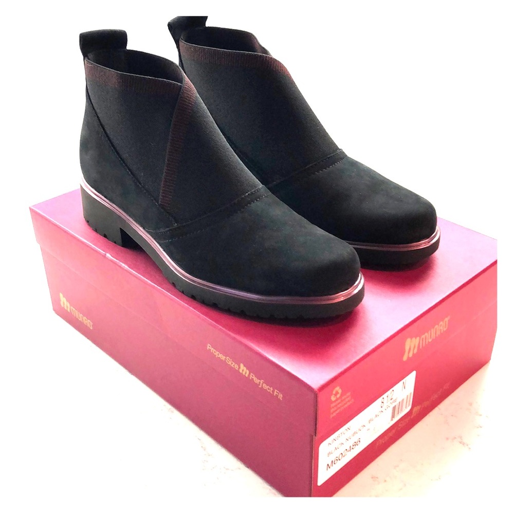 Munro Kinston Black Nubuck size 8.5N. BNIB!